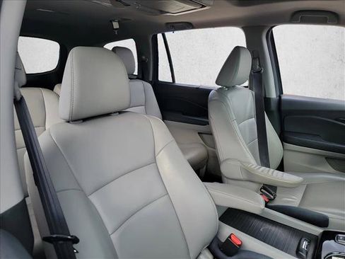 Used 2019 Honda Pilot Touring image 15