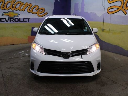 Used 2020 Toyota Sienna LE image 4