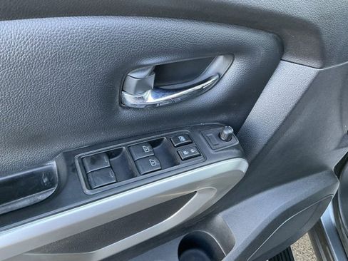 Used 2018 Nissan Titan SV image 18