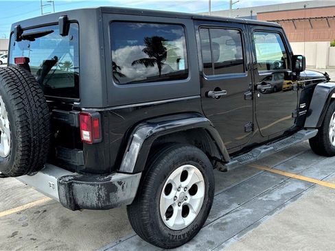 Used 2013 Jeep Wrangler Unlimited Sahara AWD/4WD image 8