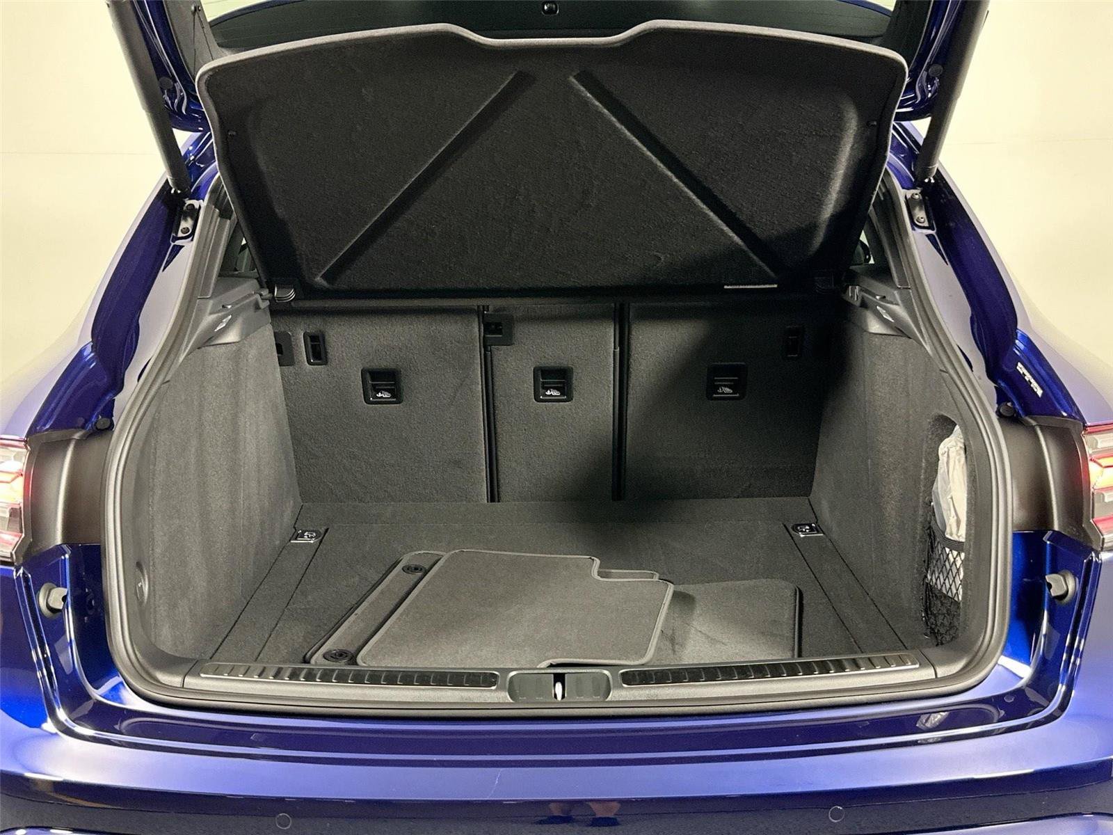 Certified 2026 Porsche Macan AWD/4WD image 37