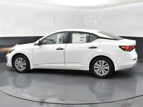 Used 2025 Nissan Sentra S image 5