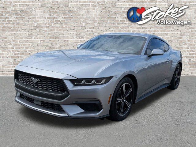 Used 2025 Ford Mustang Coupe RWD image 8