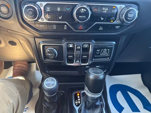 Used 2023 Jeep Wrangler Unlimited Sport AWD/4WD image 18