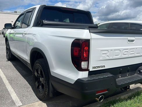 Certified 2025 Honda Ridgeline Black Edition image 2
