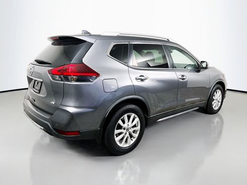Used 2019 Nissan Rogue SV image 4