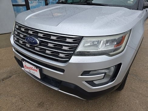Used 2017 Ford Explorer XLT image 21