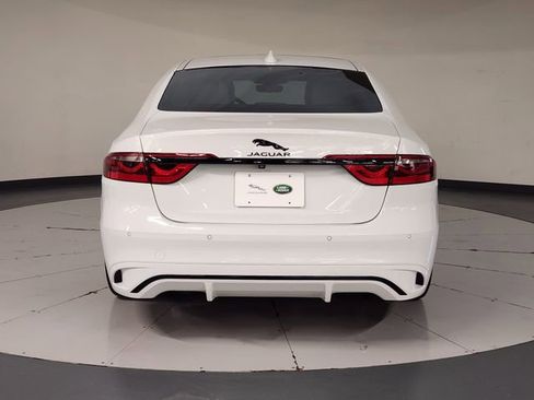 Used 2024 Jaguar XF R-Dynamic SE RWD image 10