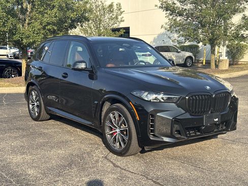 Used 2024 BMW X5 xDrive40i w/ M Sport Package AWD/4WD image 3