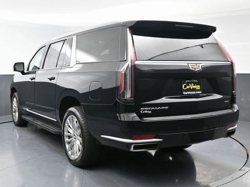 Used 2023 Cadillac Escalade ESV Premium Luxury image 7