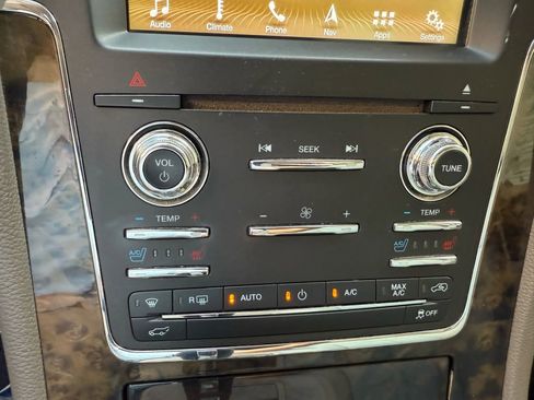 Used 2016 Lincoln Navigator Select image 16