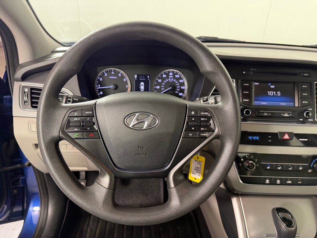 Used 2015 Hyundai Sonata SE w/ Option Group 09 FWD image 14