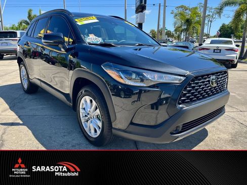 Used 2022 Toyota Corolla Cross LE w/ Moonroof Package FWD image 1