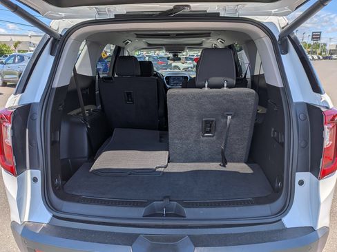 Certified 2023 GMC Acadia SLE w/ Driver Convenience Package FWD image 26