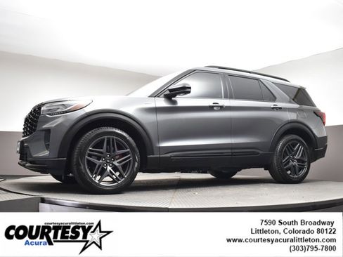 Used 2025 Ford Explorer ST-Line w/ Premium Package image 31