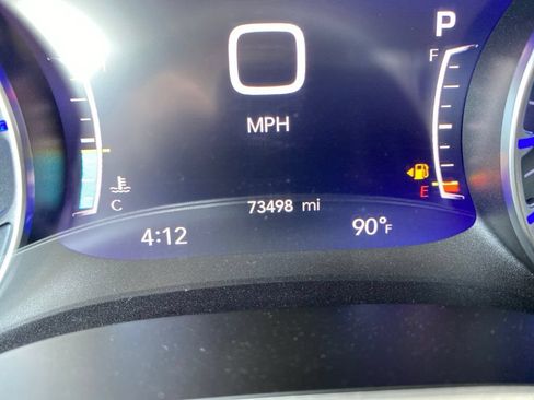 Used 2023 Chrysler Pacifica Touring-L FWD image 6