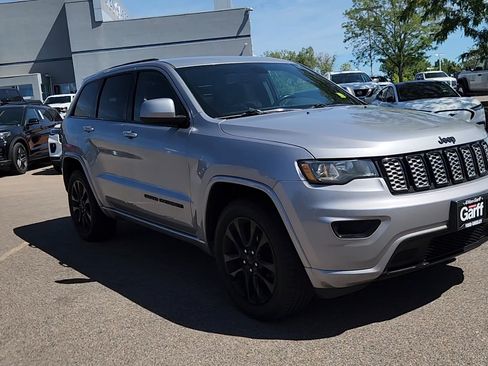 Used 2019 Jeep Grand Cherokee Altitude AWD/4WD image 6