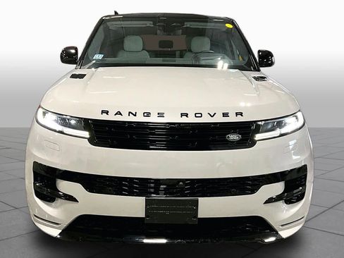 Used 2025 Land Rover Range Rover Sport Dynamic SE image 4
