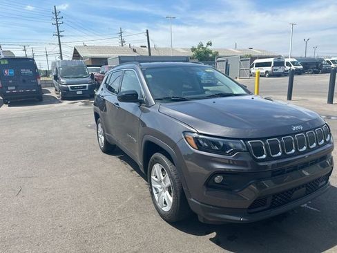 Used 2022 Jeep Compass Latitude AWD/4WD image 11