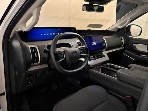 Certified 2025 Ford Expedition Active RWD image 4