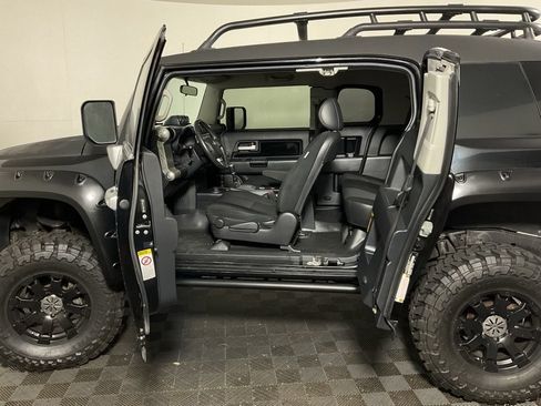 Used 2007 Toyota FJ Cruiser 4WD image 25