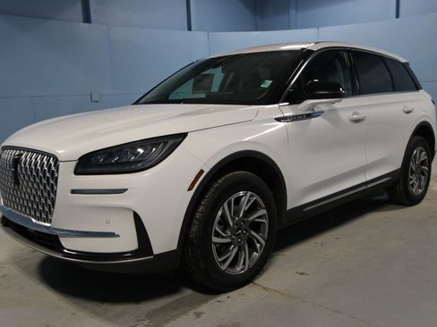 Used 2025 Lincoln Corsair AWD w/ Equipment Group 101A image 25