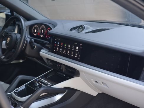Certified 2024 Porsche Cayenne GTS AWD/4WD image 27