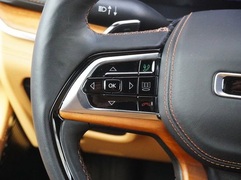 Used 2025 Jeep Grand Cherokee L Summit AWD/4WD image 18
