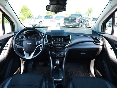 Used 2018 Chevrolet Trax LT w/ LT Convenience Package FWD image 28
