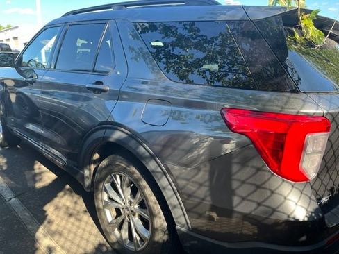 Used 2020 Ford Explorer XLT w/ Equipment Group 202A AWD/4WD image 4