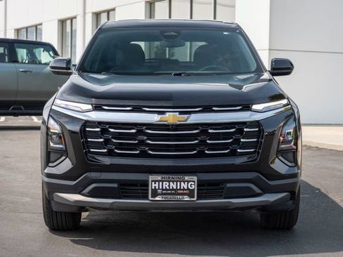 Used 2025 Chevrolet Equinox LT AWD/4WD image 2