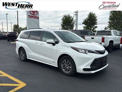 Certified 2021 Toyota Sienna LE w/ LE Plus Package