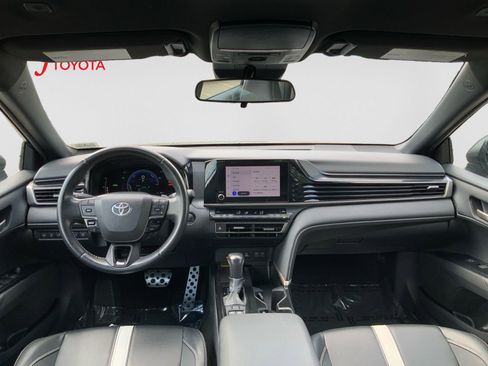Used 2025 Toyota Camry SE FWD image 15