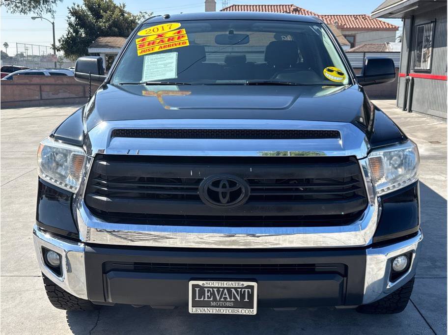Used 2017 Toyota Tundra SR5 w/ SR5 Upgrade Package AWD/4WD image 2