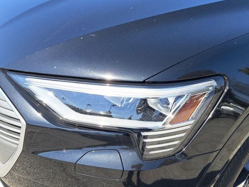 Used 2023 Audi e-tron Premium Plus w/ Premium Plus Package image 8