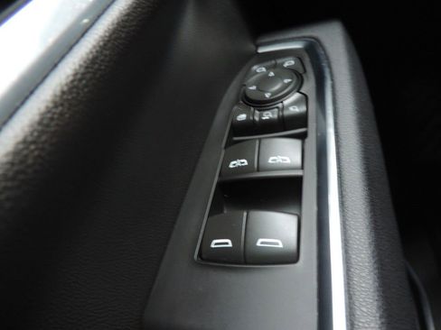 Used 2025 GMC Sierra 2500 SLT w/ SLT Convenience Package image 28