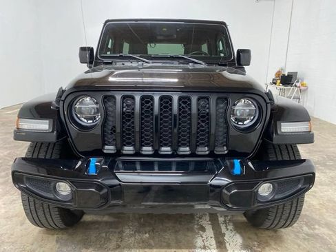 Used 2022 Jeep Wrangler Unlimited Sahara AWD/4WD image 8