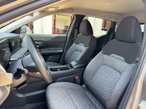 Used 2025 Nissan Kicks SV FWD image 11