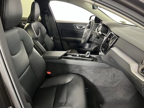 Used 2025 Volvo S60 B5 Core image 31