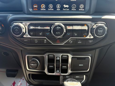 Certified 2022 Jeep Wrangler Unlimited Sahara AWD/4WD image 26
