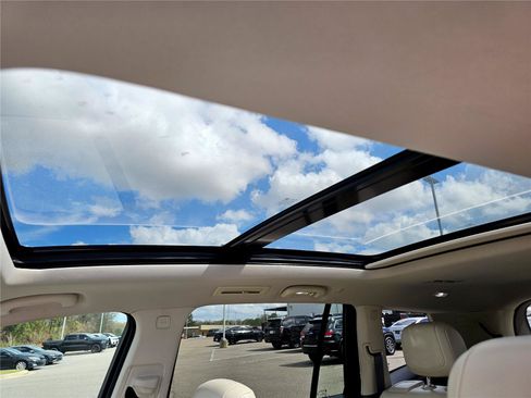 Used 2022 Cadillac XT6 Premium Luxury w/ Technology Package FWD image 17