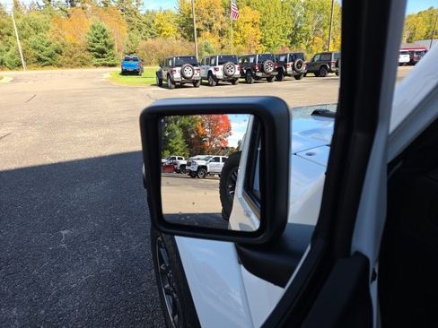 Used 2021 Jeep Wrangler Unlimited Sahara image 38