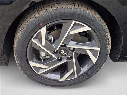 New 2025 Hyundai Elantra SEL image 9