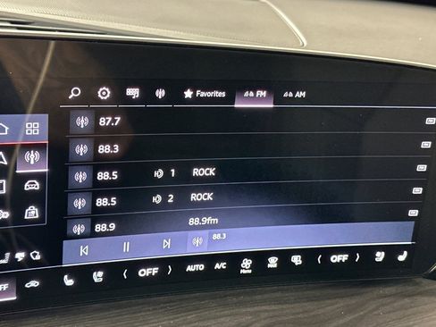 Used 2025 Audi Q5 Premium Plus w/ Premium Plus AWD/4WD image 17