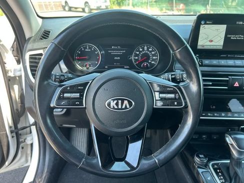 Used 2021 Kia Seltos SX w/ SX Sunroof Package AWD/4WD image 21