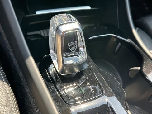 Certified 2024 Volvo XC40 B5 Ultimate w/ Climate Package image 14