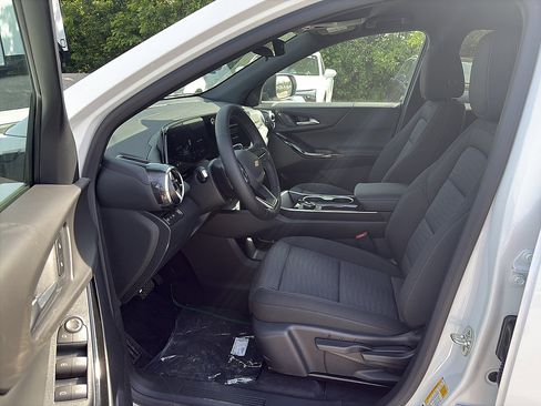 New 2026 Chevrolet Equinox LT FWD image 9