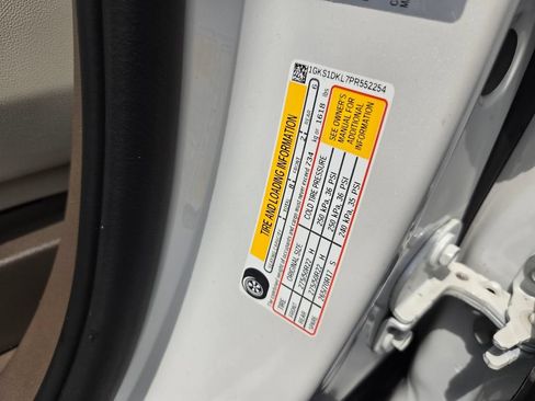 Used 2023 GMC Yukon Denali RWD image 18