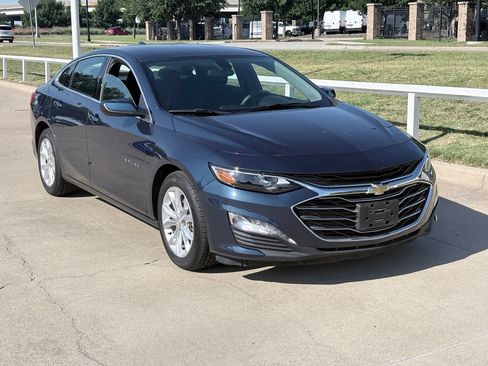 Used 2022 Chevrolet Malibu LT FWD image 1