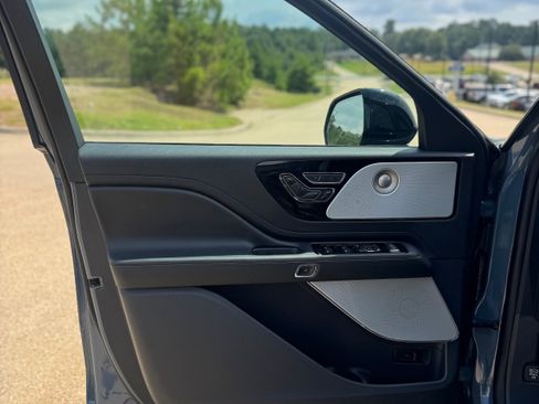 New 2025 Lincoln Aviator Reserve w/ Luxury Package image 30